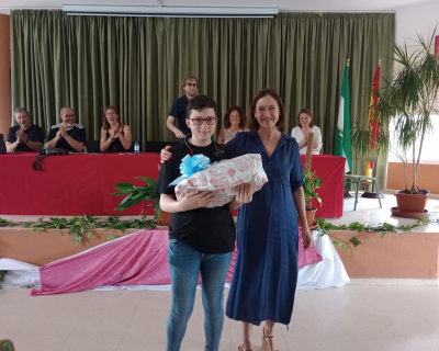 Entrega de premios III Concurso Literario Laura Luelmo.Foto 3 (Facebook IES Vazquez Díaz)