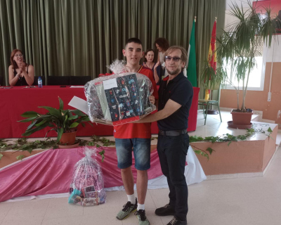 Entrega de premios III Concurso Literario Laura Luelmo. Foto 1.(Facebook IES Vazquez Díaz)
