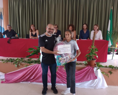 Entrega de premios III Concurso Literario Laura Luelmo. Foto 5 (Facebook IES Vazquez Díaz)