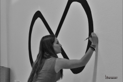 Pintando el infinito en su estudio