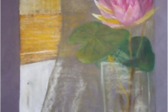 Flores fucsia en jarrón, 32x51. Tizas sobre papel, 2014 - Fuchsia flowers in vase, 32x51.  Chalk on Paper, 2014